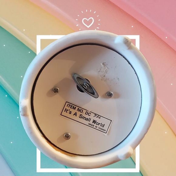 "It's A Small World" Porcelain Clown figurine Music Box - Picture 4 of 5